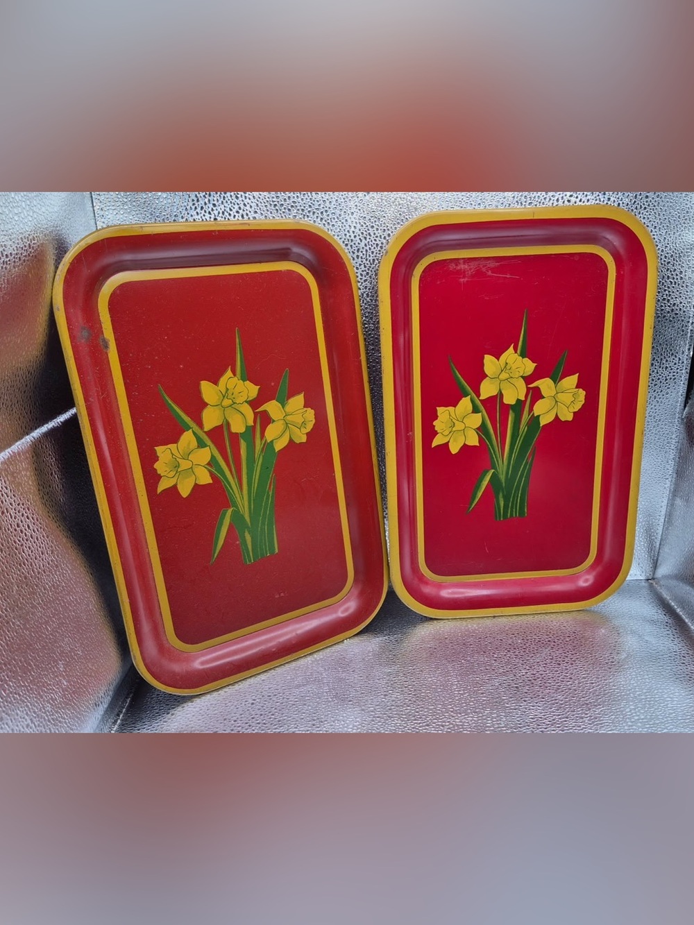 Vintage MCM Serving Tray Set / Metal Wall Art Red Tin with Yellow Daffodils 14x9